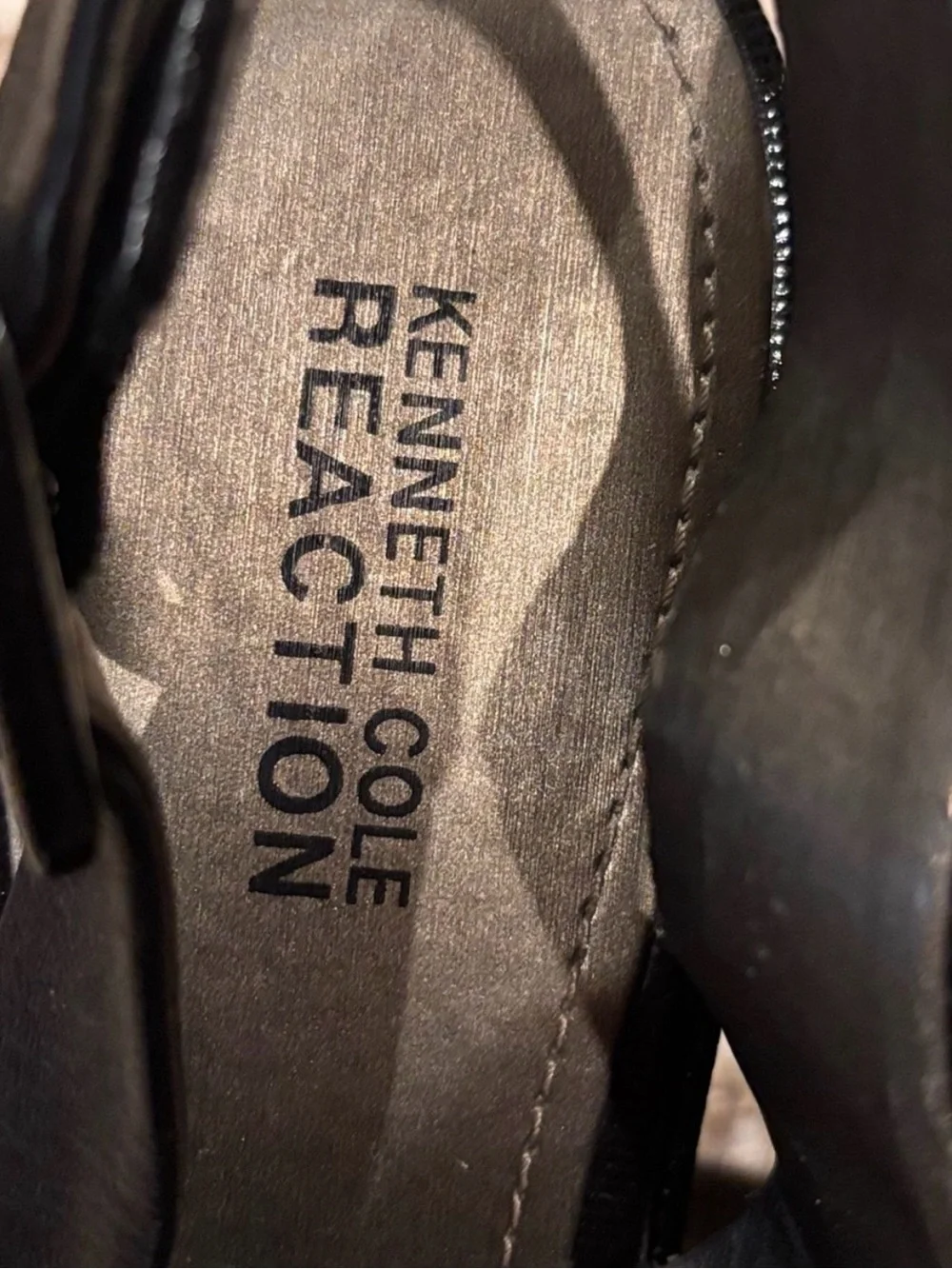 Kenneth Cole Reaction Black Leather Wedge Sandals Peep Toe Slingback Size 8m